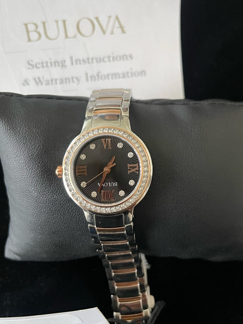 Bulova Two-Tone Black Dial Crystal Bezel Ladies vintige